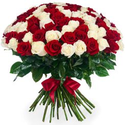 Приятный запах букет из 101 красной и белой розы