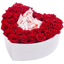 Конфетка букет из красных роз в коробке